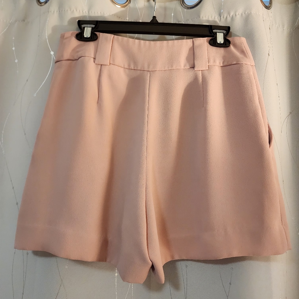 H&M Shorts - Picture 2 of 2